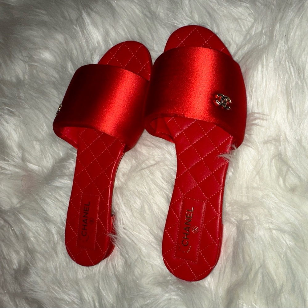 Chanel slides size 39